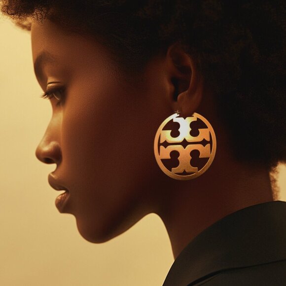 Tory Burch Miller large 2” (5cm) hoop Earring - Picture 3 of 3